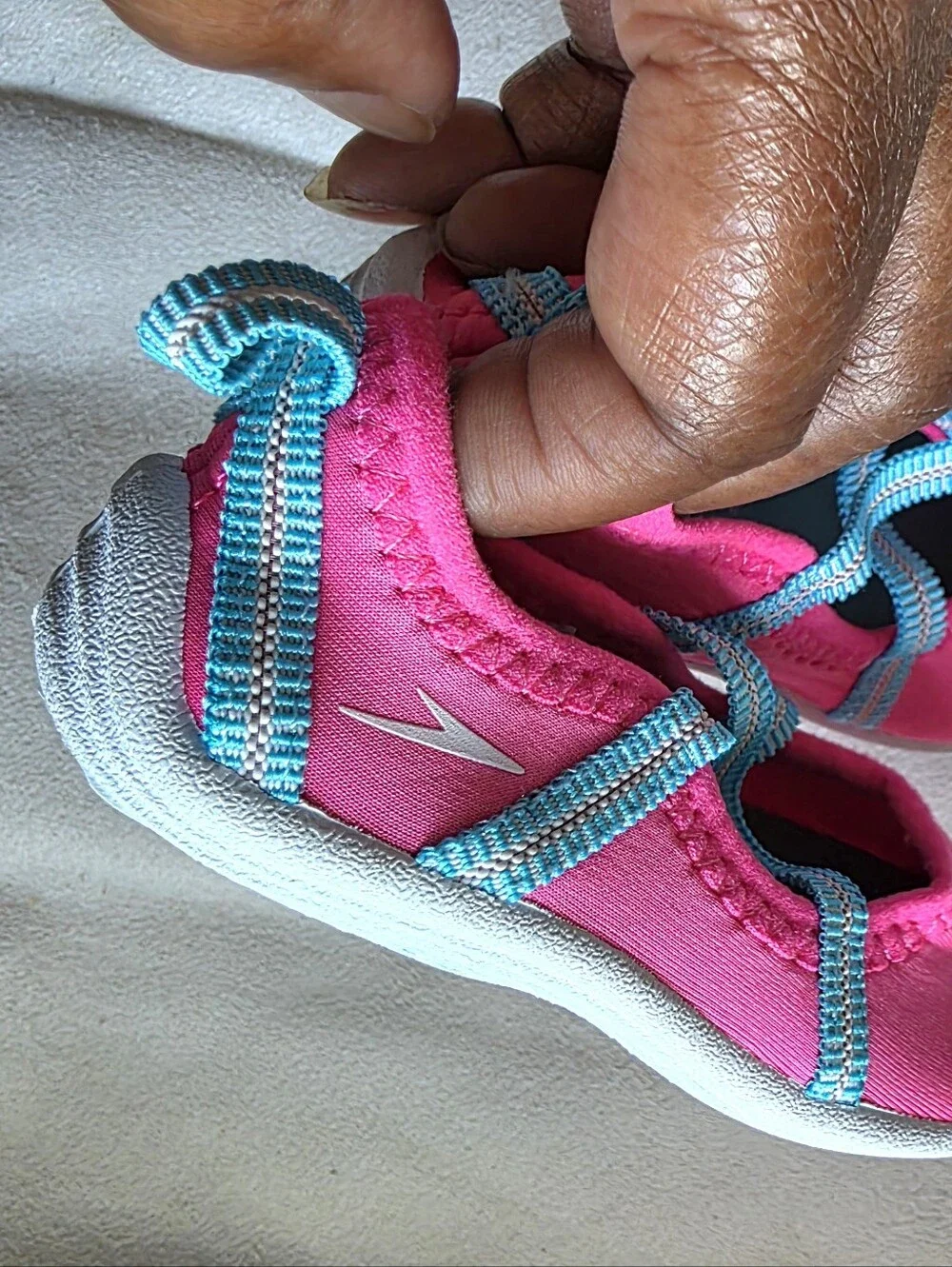 Speedo Pink and Aqua Girls Water Shoes w/Crisscross Straps Size S(5-6)